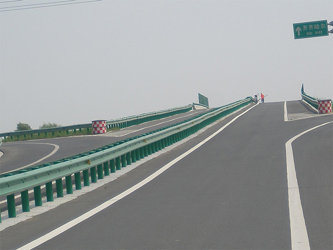 鹤壁高速公路护栏的材质与规格